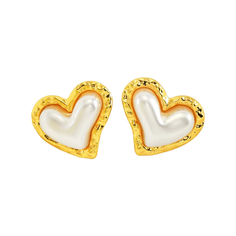 

Artificial Pearl Heart Stud Earrings Personalized Fashionable Love Heart Design Studs Elegant 18K Gold Plated Earrings for Women