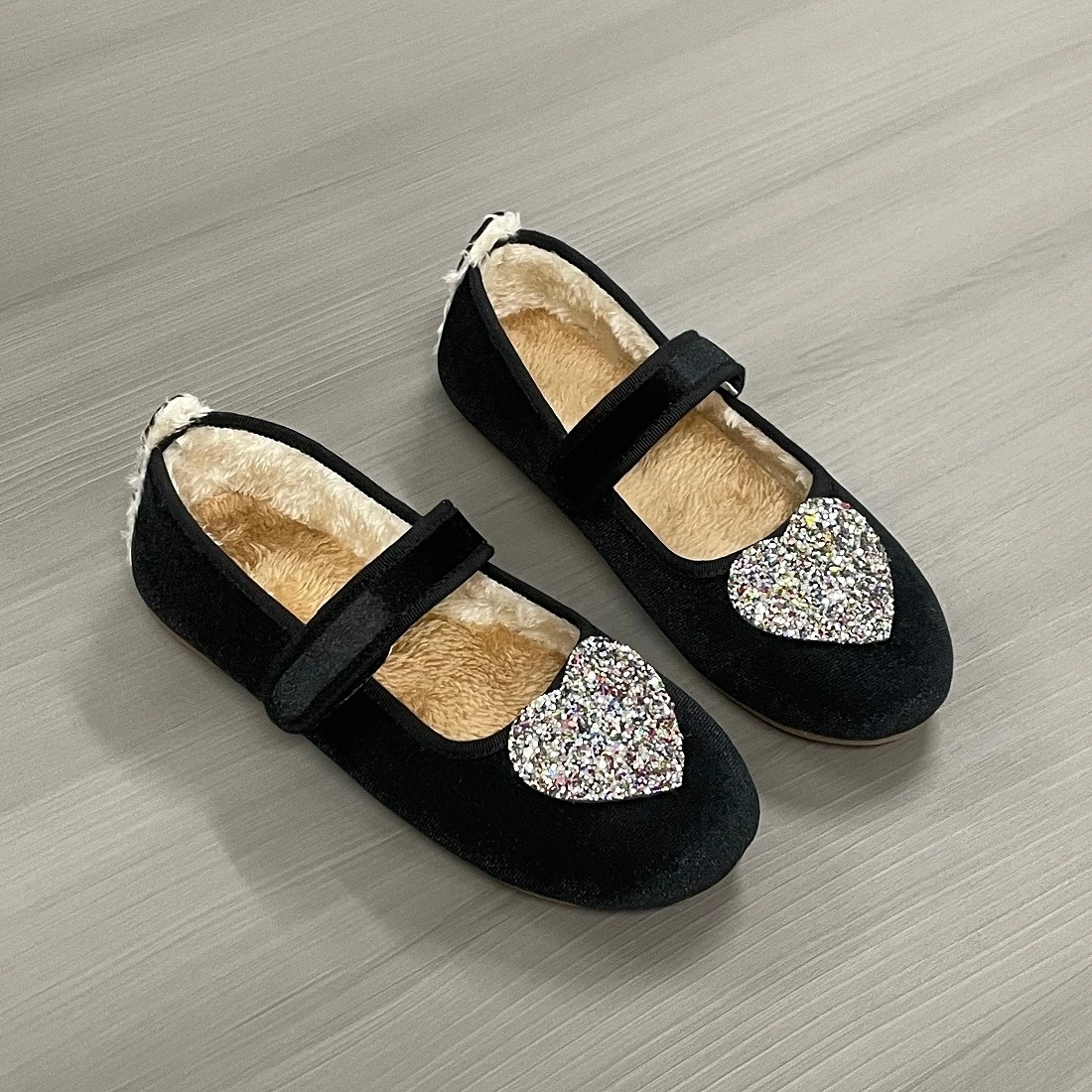 

Jinyu New Children's Princess Shoes Outdoor Dancing Performance Shoes Women's Shoes Velvet Plush Heart Accessories Girl Shoes