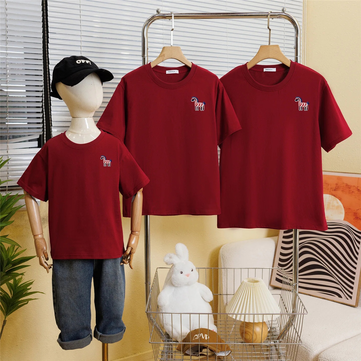 

2026 Chinese New Year Family Matching Outfits Red Horse Print T-Shirt 3-4PCS Lucky Spring Festival Photo Wear for Mom Dad Kids