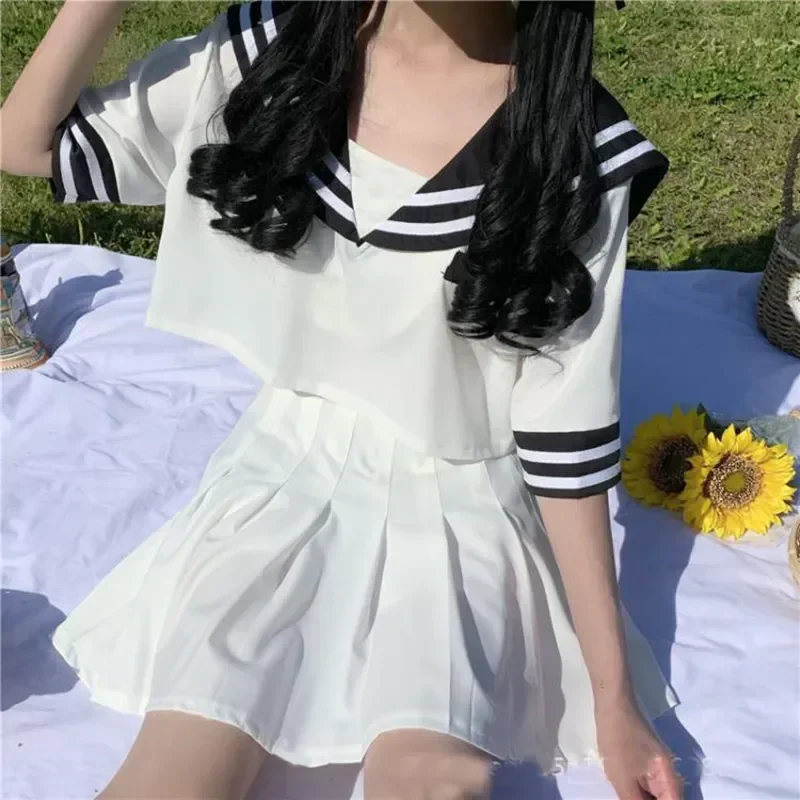 女の子のためのプリーツスクールコスチューム、日本のコスプレ、黒のクロップ、白いトップスーツ、韓国の学生の制服、セーラーバージョン