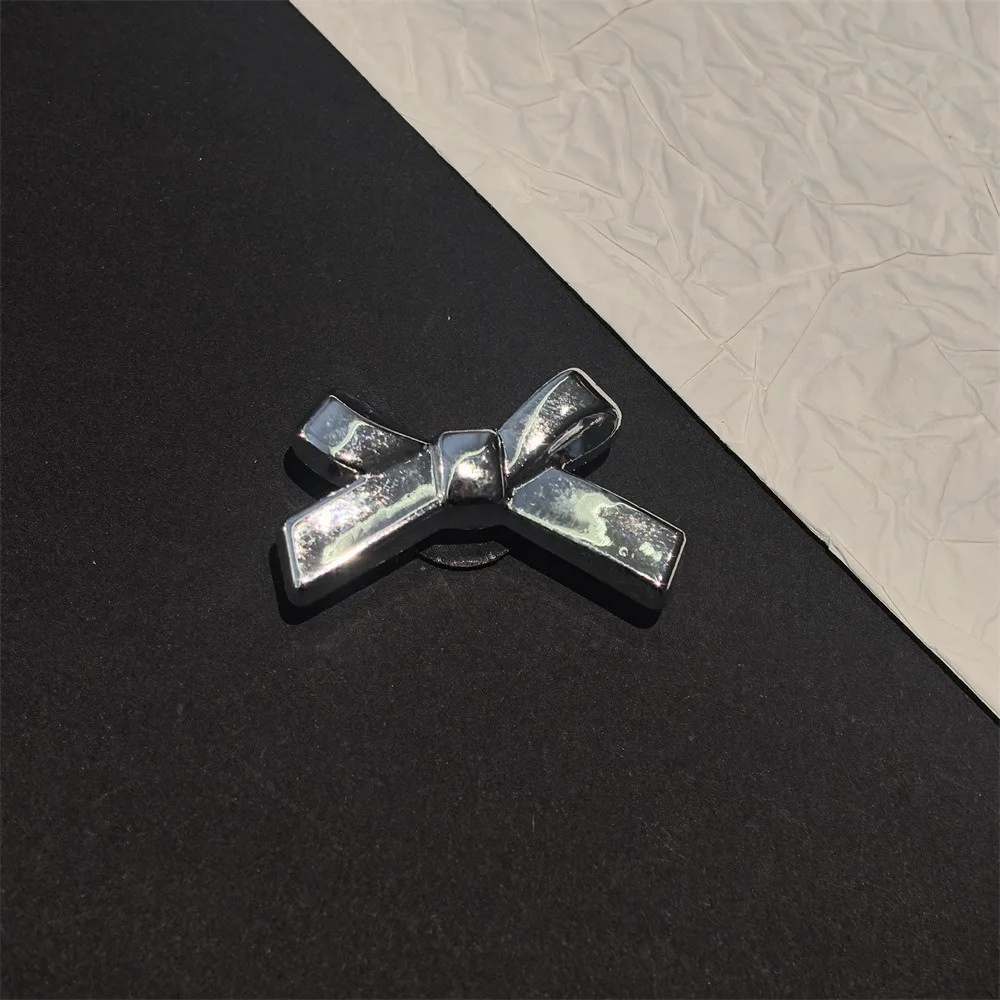 Perlenblumen-Schuhcharms-Set, Schwarz-Weiße Blumendekorationen mit Schleife & Strass, Elegante Schuhzubehörteile für Crocs Clogs – Detail 6