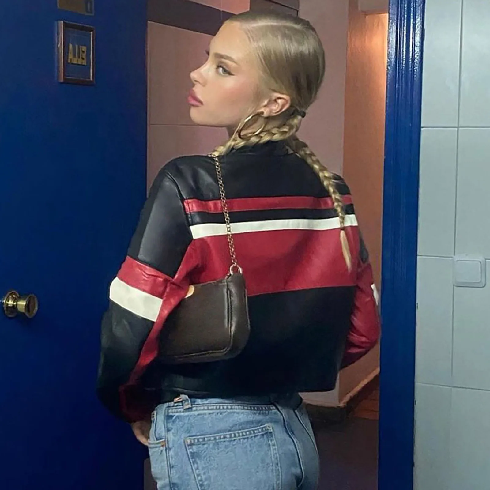 

Пикантная кожаная куртка-бомбер укороченные женские Куртки из искусственной кожи контрастных цветов Женская мотоциклетная кожаная куртка с длинным рукавом