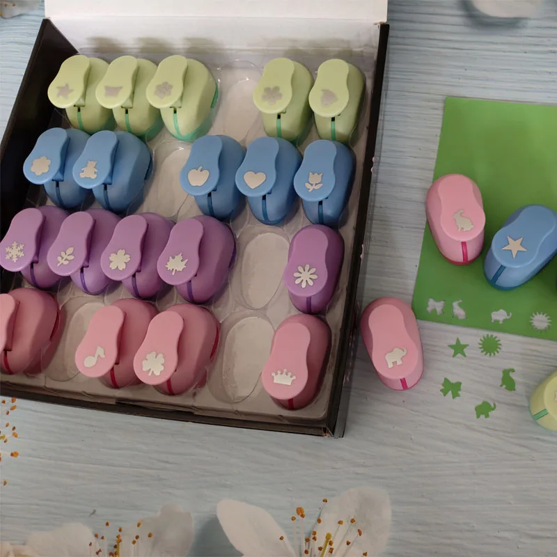 24PCS Hole Punch DIY Embossing Cutter Scrapbooking Machine Child Paper Cutting Cutter Random Pattern Color 11-15mm Cut Out Size