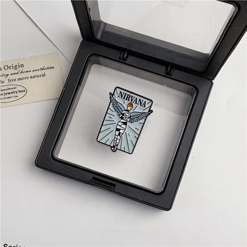 نيرفانا باند شعار موسيقى الروك شارة بدبوس كورت كوبين حقيبة الظهر التذكارية ملحق مادة سبيكة عملية مطرزة جديدة...