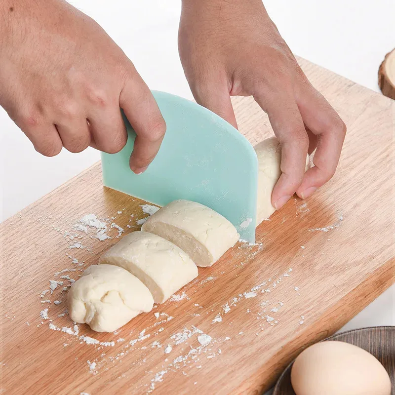 

【3 Pcs Multi-Use Dough Scrapers】Non-Slip Plastic Scraper for Baking, Cake Decorating & Dough Handling - Kitchen Tools