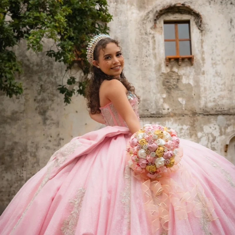 فساتين Quinceanera الوردية اللامعة قبالة الكتف زين الدانتيل الخرز القوس تول حفلة عيد ميلاد الحلو 16 فستان Vestidos 15 De Anos