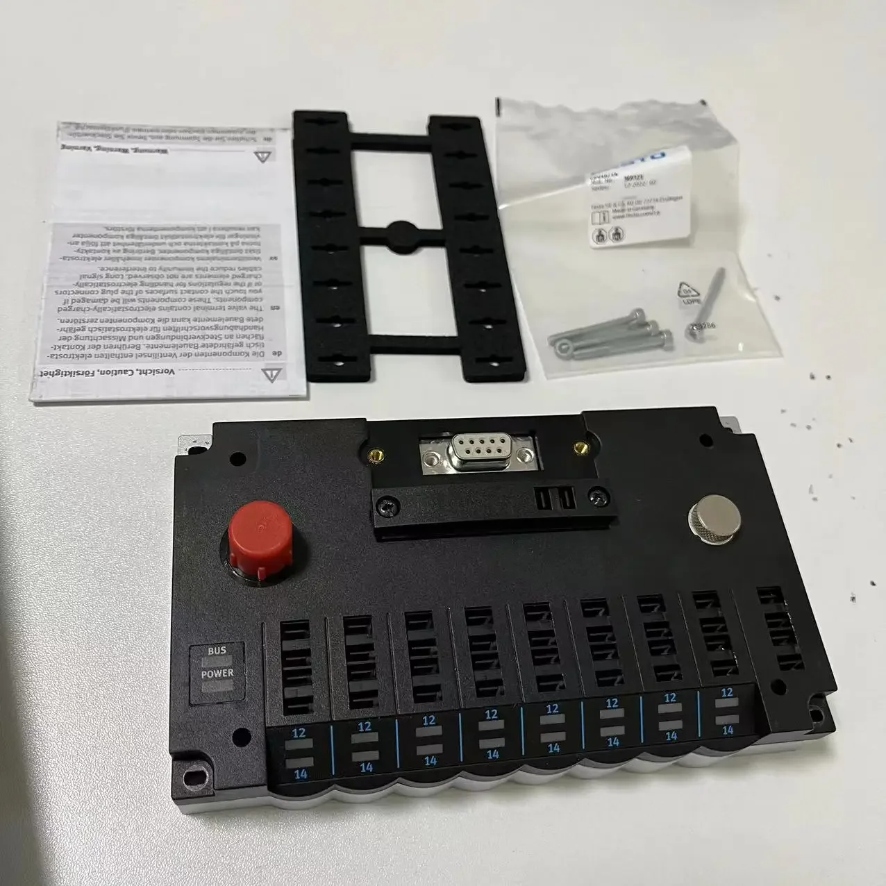 オリジナル電気インターフェイス CPV14-GE-DI01-8 165811   ストック