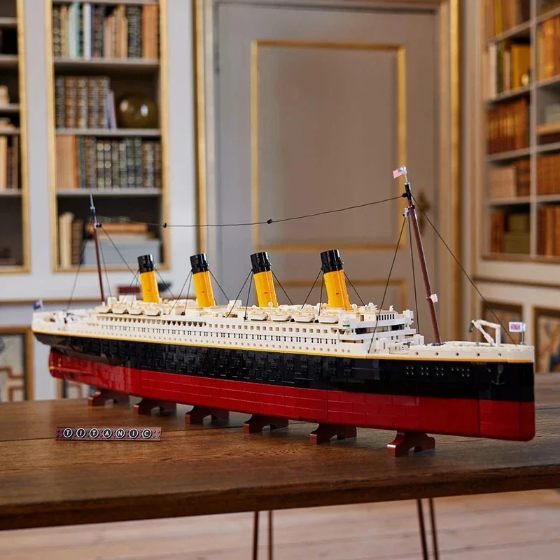 New 9090Pcs Movie Titanic Large Cruise Boat Ship Model Building Blocks Bricks Diy Toys Children Boys Gift Compatible with 10294