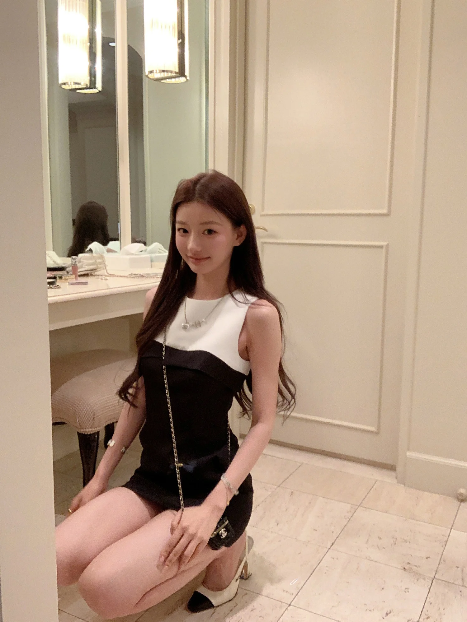 

Классическая облегающая юбка-миди с завышенной талией и вставками, модель Dr Mummy Egg-Lang Ele