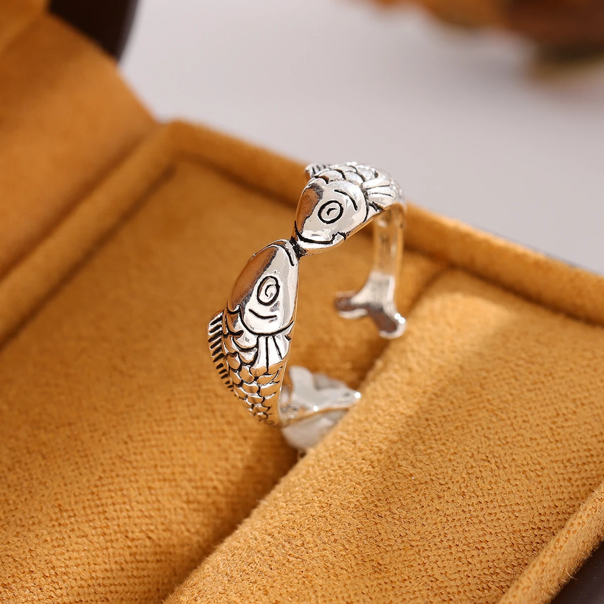 New Retro 925 Sterling Silver Jewelry Thai Silver Fashion Small Goldfish Pisces Fish Kiss Animal Elegant Opening Rings    R143