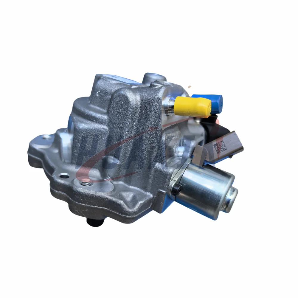 Common rail diesel fuel injection pump 04B130755F, model 28477820, suitable for automotive engines.