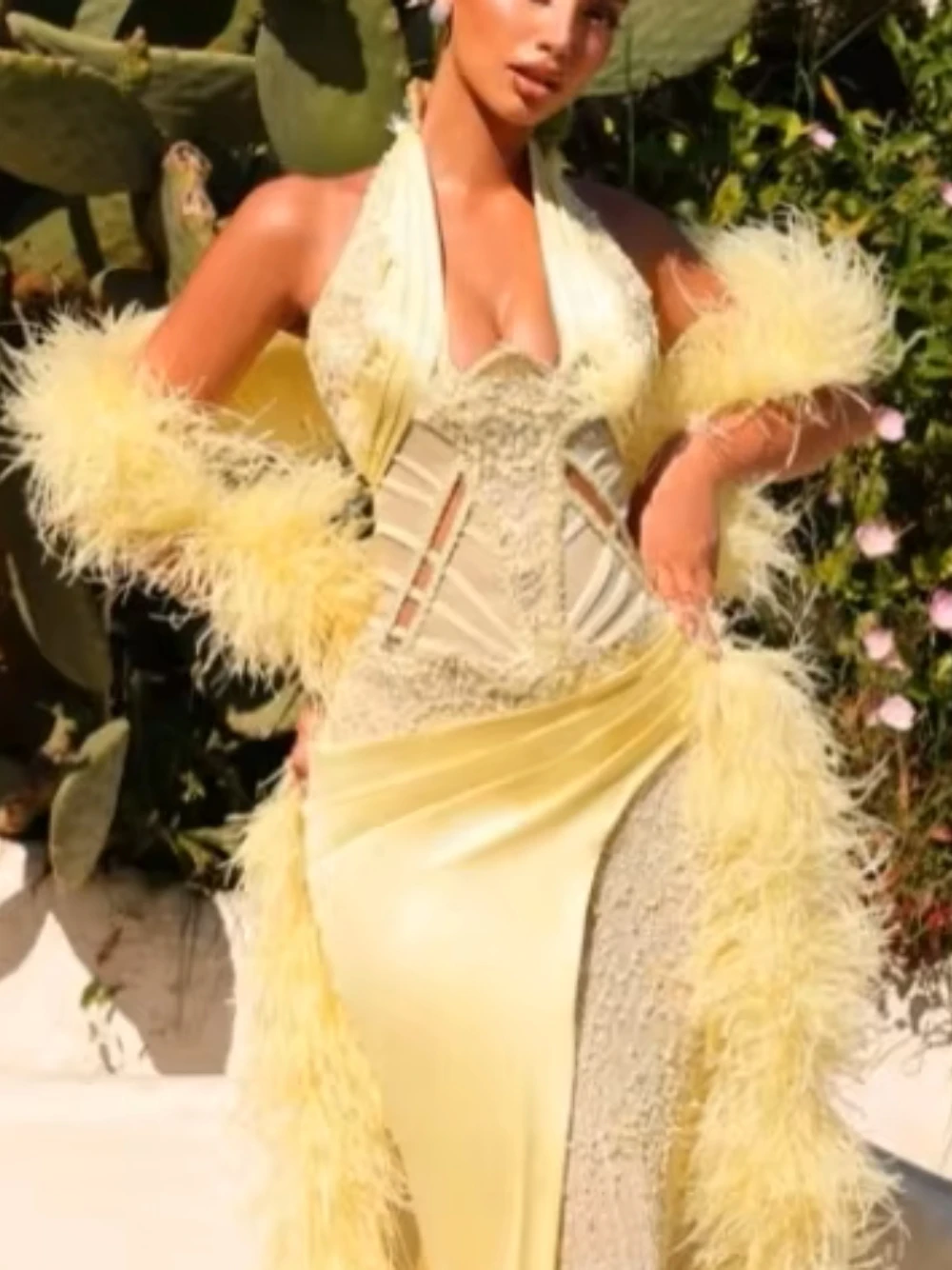 Exquisite Yellow Mermaid Evening Dress With Feathers Cape Stunning High-end Beaded Halter Cut-out Customized Prom Cocktail Gown