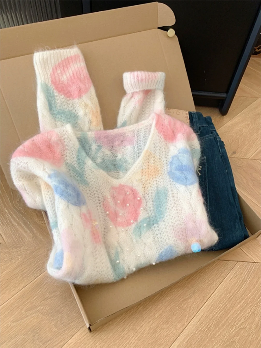 

Новый женский свитер на осень-зиму с блестками и пайетками, вязаный топ с объемной отделкой, мягкий, с V-образным вырезом, длинный рукав, повседневная одежда