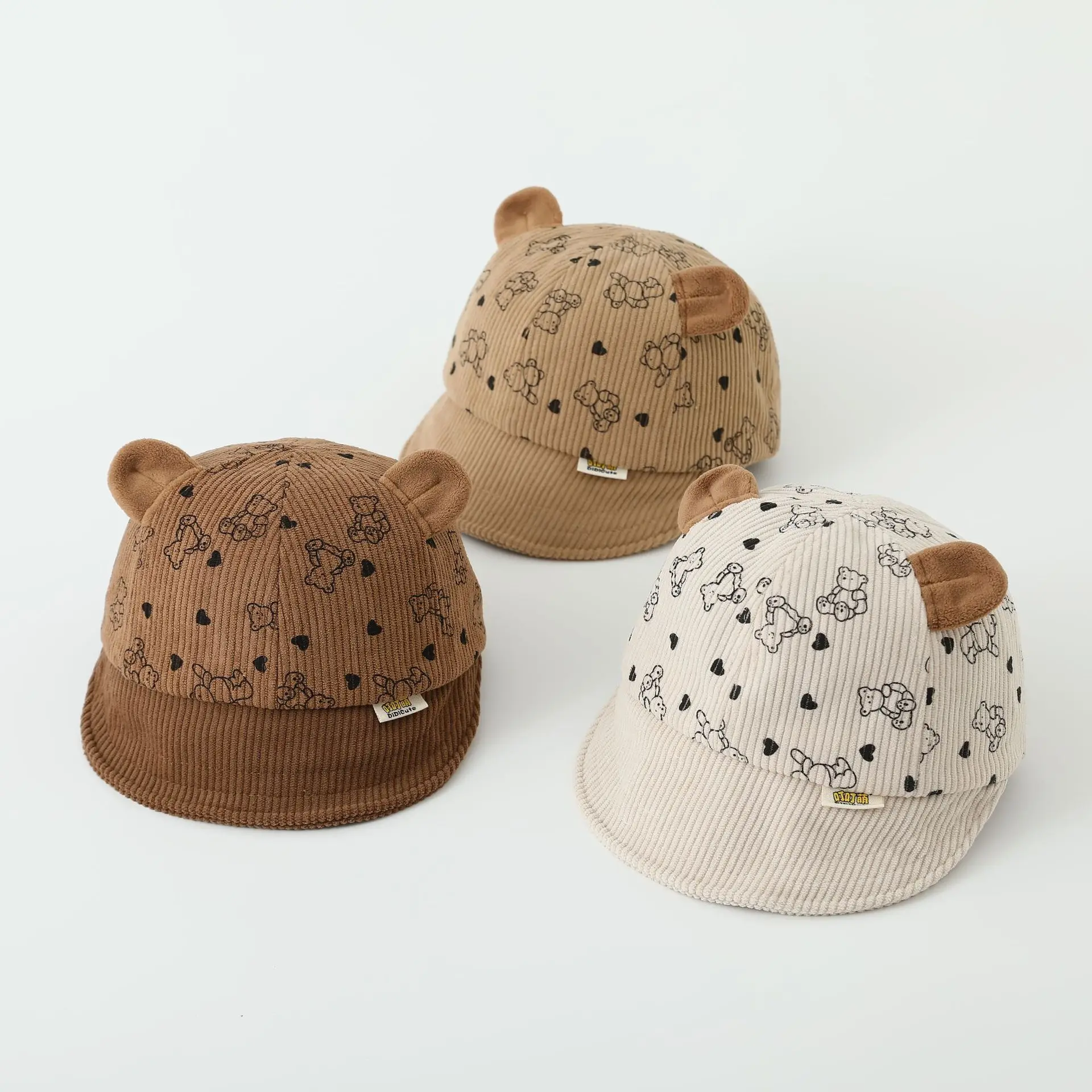 

2024 New Autumn Winter Hat Baby Boys Girls Cartoon Bear Print Caps Love Pattern Peaked Cap 1-3Y