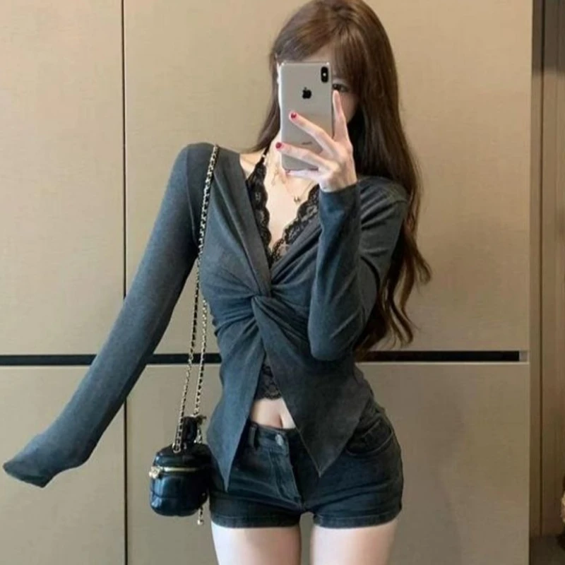 

Y2k Clothes 2000s Design Streetwear Lace Patchwork V-neck Long Sleeves Top Slim T-shirt Women Tops Y2k Accessories Kawaii Tees