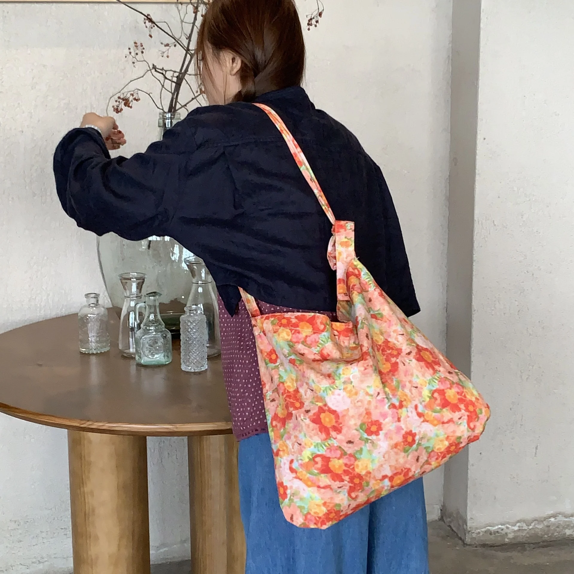 bolsa-transversal-de-ombro-estilo-coreano-floral-de-verao-versatil-para-estudantes-com-estampa-romantica-formato-de-balde