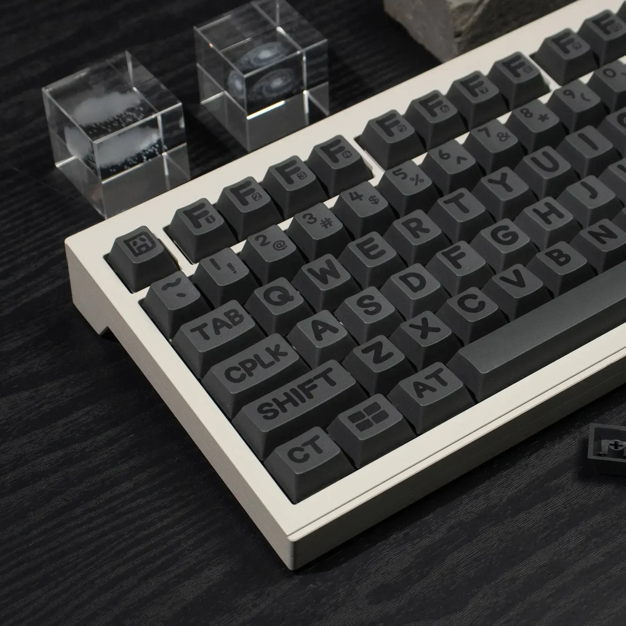 

Animal party grey keycap PBT sublimation original factory highly adaptable magnetic axis wireless mechanical keyboard