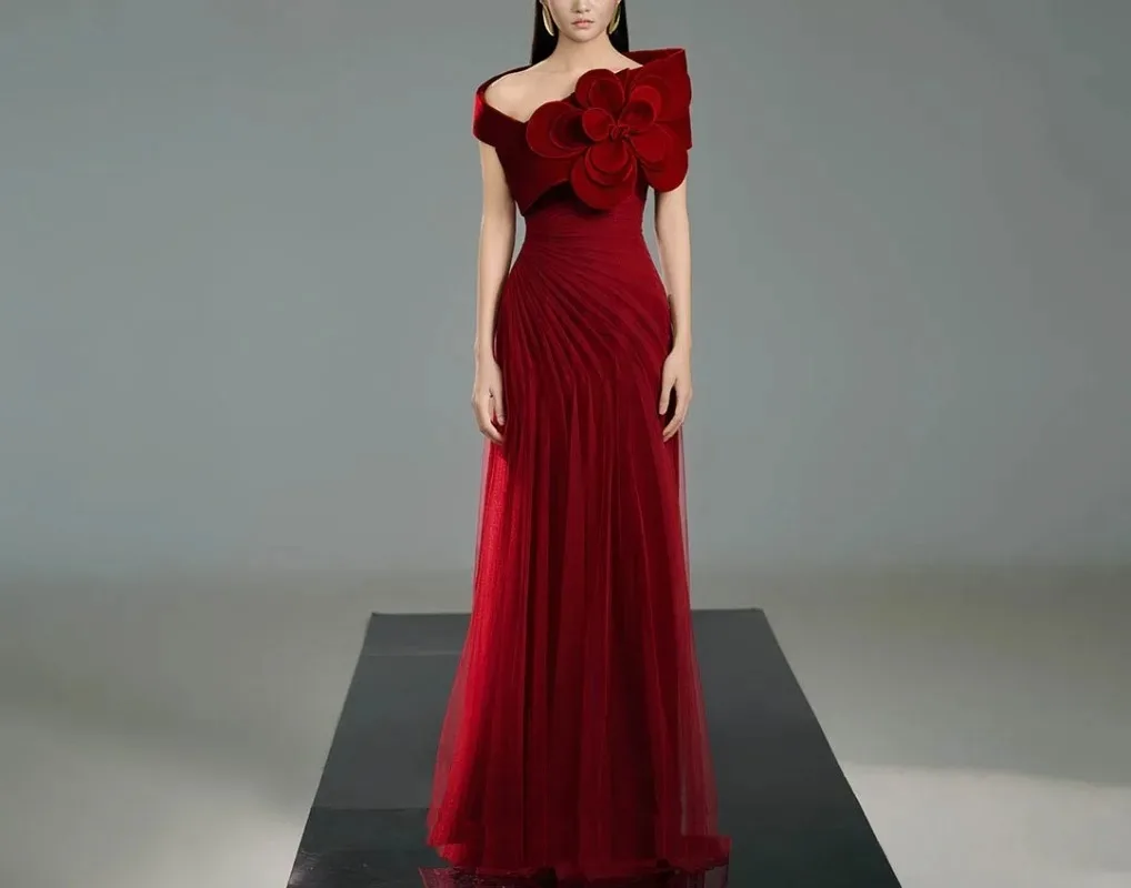 Customized 2025 New Style Fashionable 3D Large - Flower Evening Dress, An Elegant Red Velvet Ball Gown