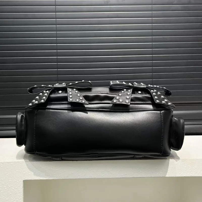 الموضة الفاخرة بولي Leather حقيبة كتف جلدية للنساء جديد برشام Bowknot فاسق نمط أسود الإبط حقيبة الإناث حقيبة يد كبيرة مخلب محفظة