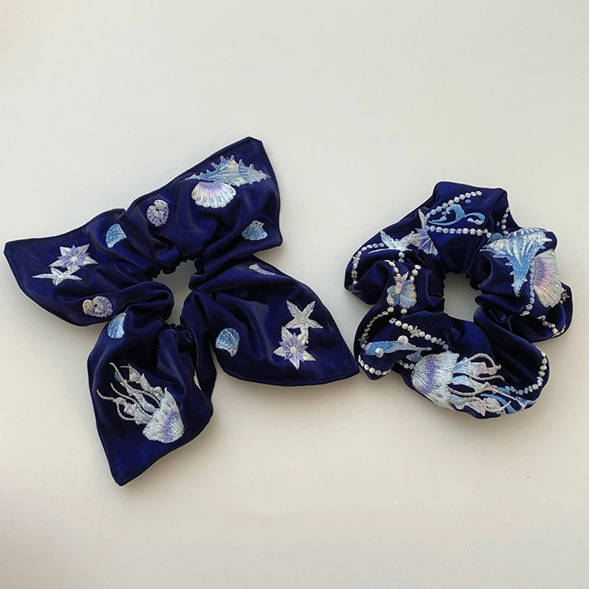 Luxuriöse chinesische High-End-Haargummis mit Stickerei aus der Ozean-Serie für Damen – Exquisite bedruckte Haarbänder im Darm-Design – Detail 4