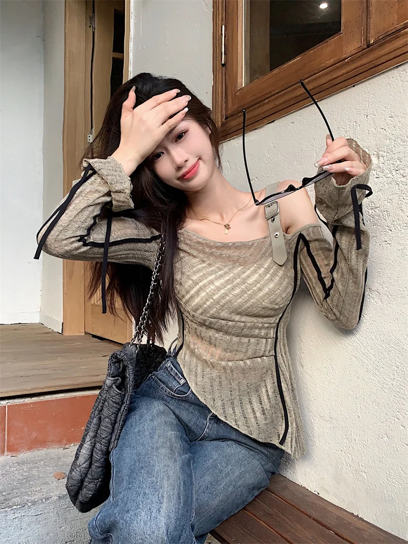 

2024 Spring New Design Versatile High end Fashion Tassel Long sleeved Inner Top Slim Fit Bottom Outer Knitted Women's Clothing