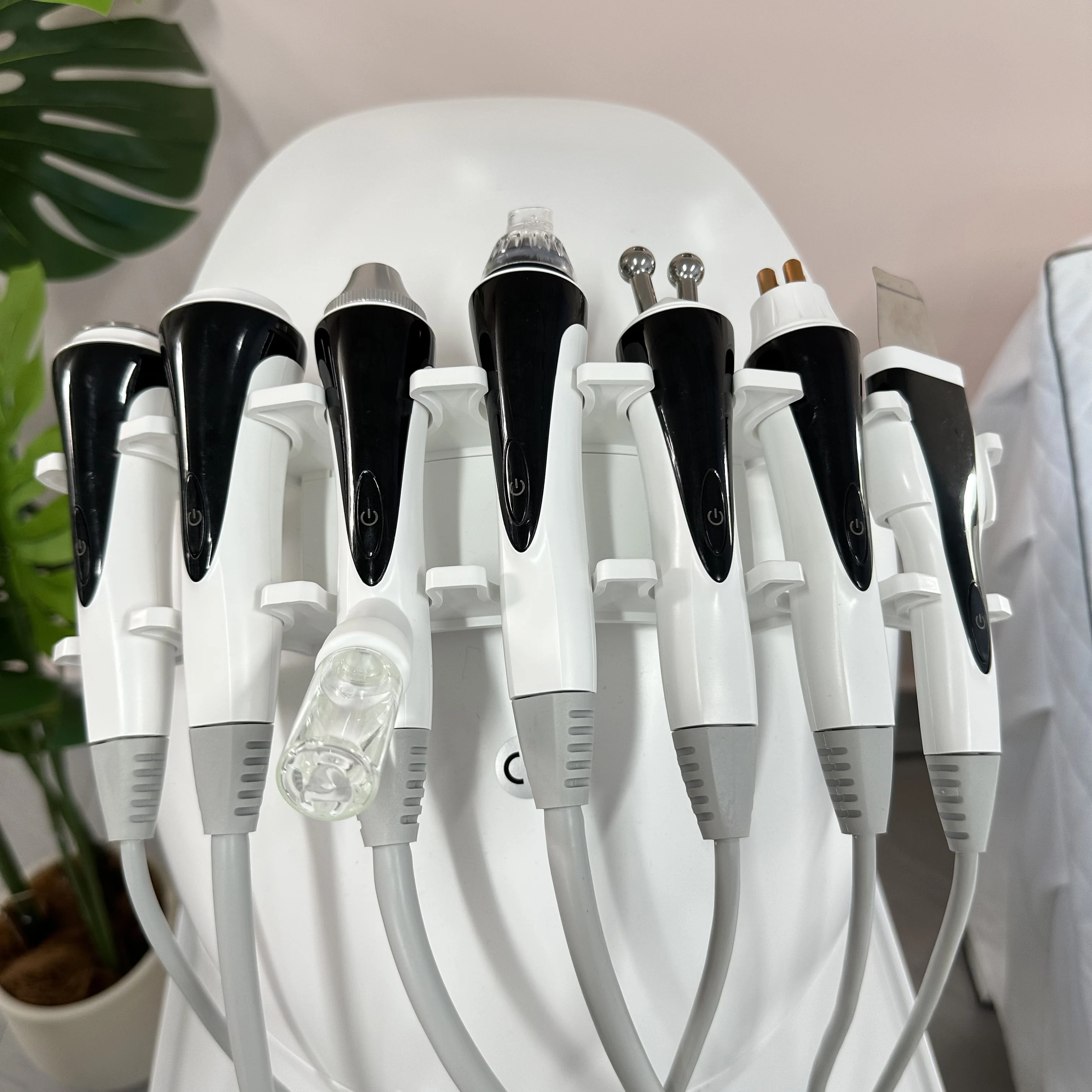 เครื่องไฮดรา 7 in 1 สำหรับดูแลผิวหน้า ลดรอยสิว ผลัดเซลล์ผิว ฟื้นฟูผิว กระชับผิว และเพิ่มความชุ่มชื้น เหมาะสำหรับสปา