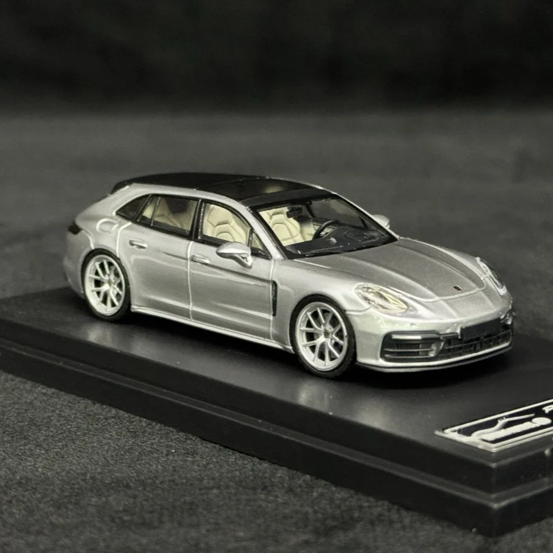 In Stock RM 1:64 Panamera station wagon alloy model