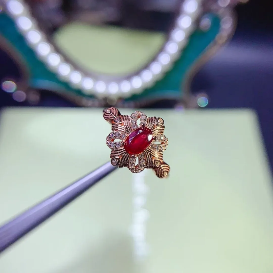 تتميز حلقة مصممة خصيصًا على مجموعة روبي طبيعية أصلية من الفضة الإسترليني S925 الفاخرة للتجميل الخالد