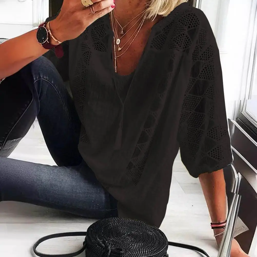 Regular Fit Lace Spliced Top Stylish Lace-up U-neck Tops Women's Loose Fit Pullover with 3/4 Sleeve Lace Spliced Design Solid