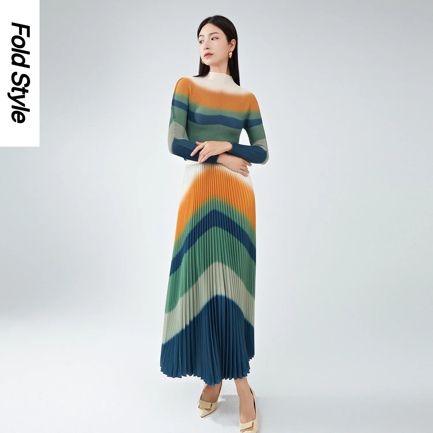 

Miyake Pleated 2024 Early Spring and Autumn Women's T-shirt Slim Fit Two-piece Set with Gradient Multi-color Pleated Skirt Trend