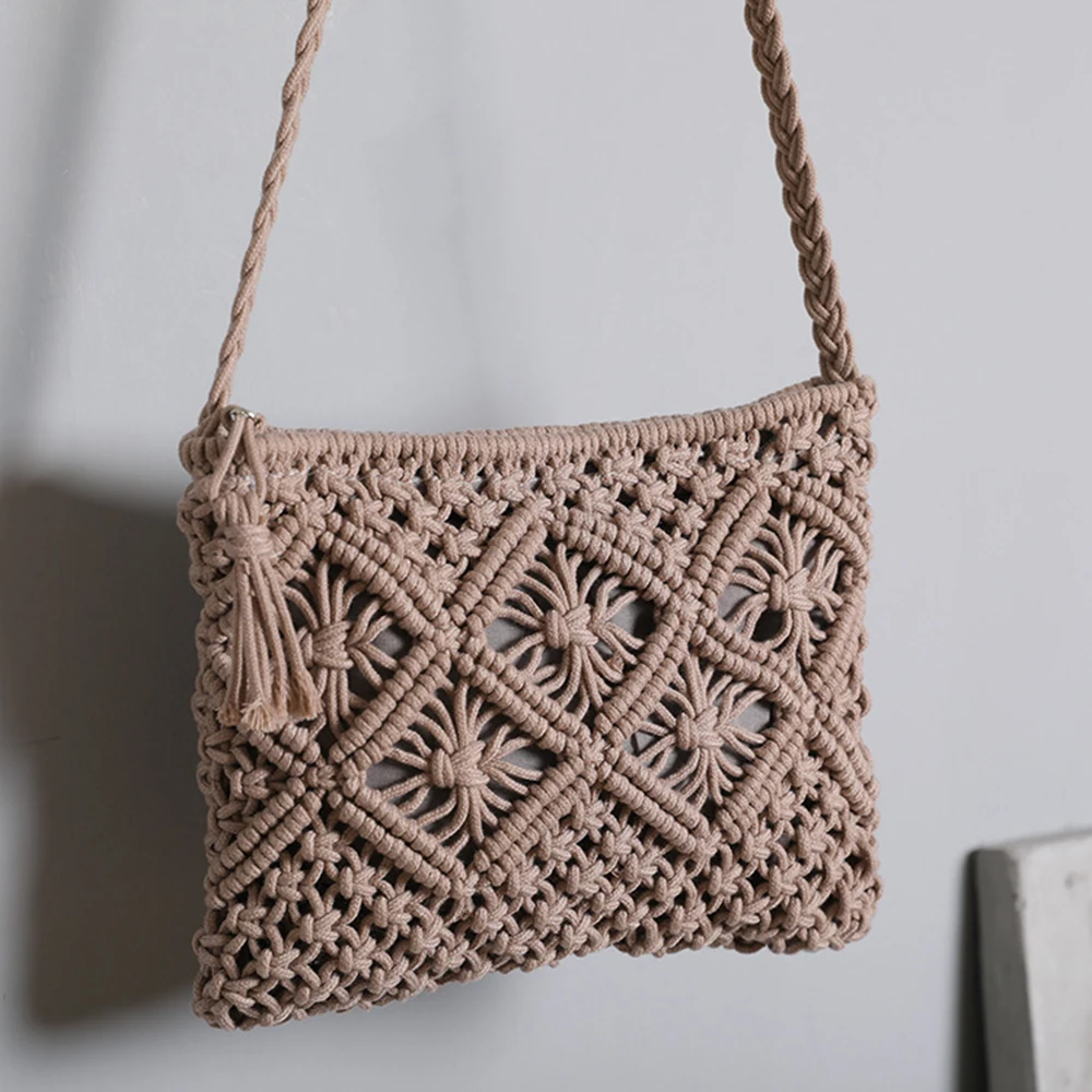 Women\'s Crochet Shoulder Bag With Tassel Boho Solid Color Hollow Out Hand-Woven Straw Weave Crossbody Bag Messenger Tote