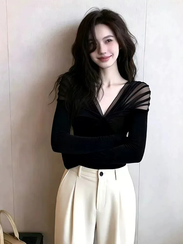 Slim Fit V-Neck Long Sleeve T-Shirt Black Mesh Splicing Women's Fashionable Top Breathable Comfortable Skin-Friendly Short Style
