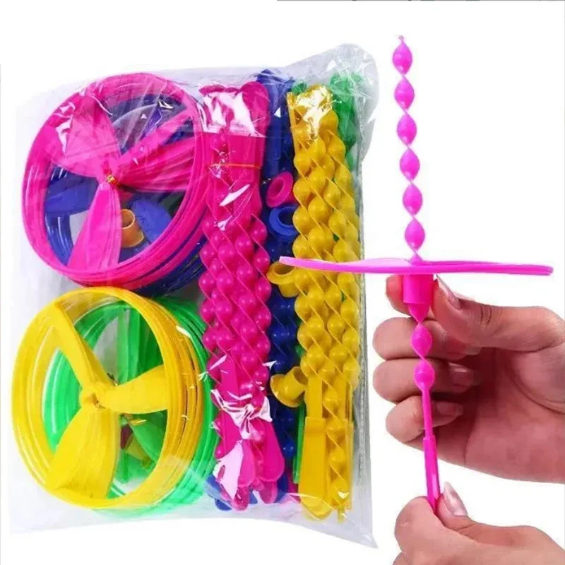 20 set/zak Kleurrijke Bamboe Dragonfly Plastic Hand Push Vliegend Speelgoed Kinderen Verjaardagsfeestje Gunsten Gasten Behandelen School Goodie Filler