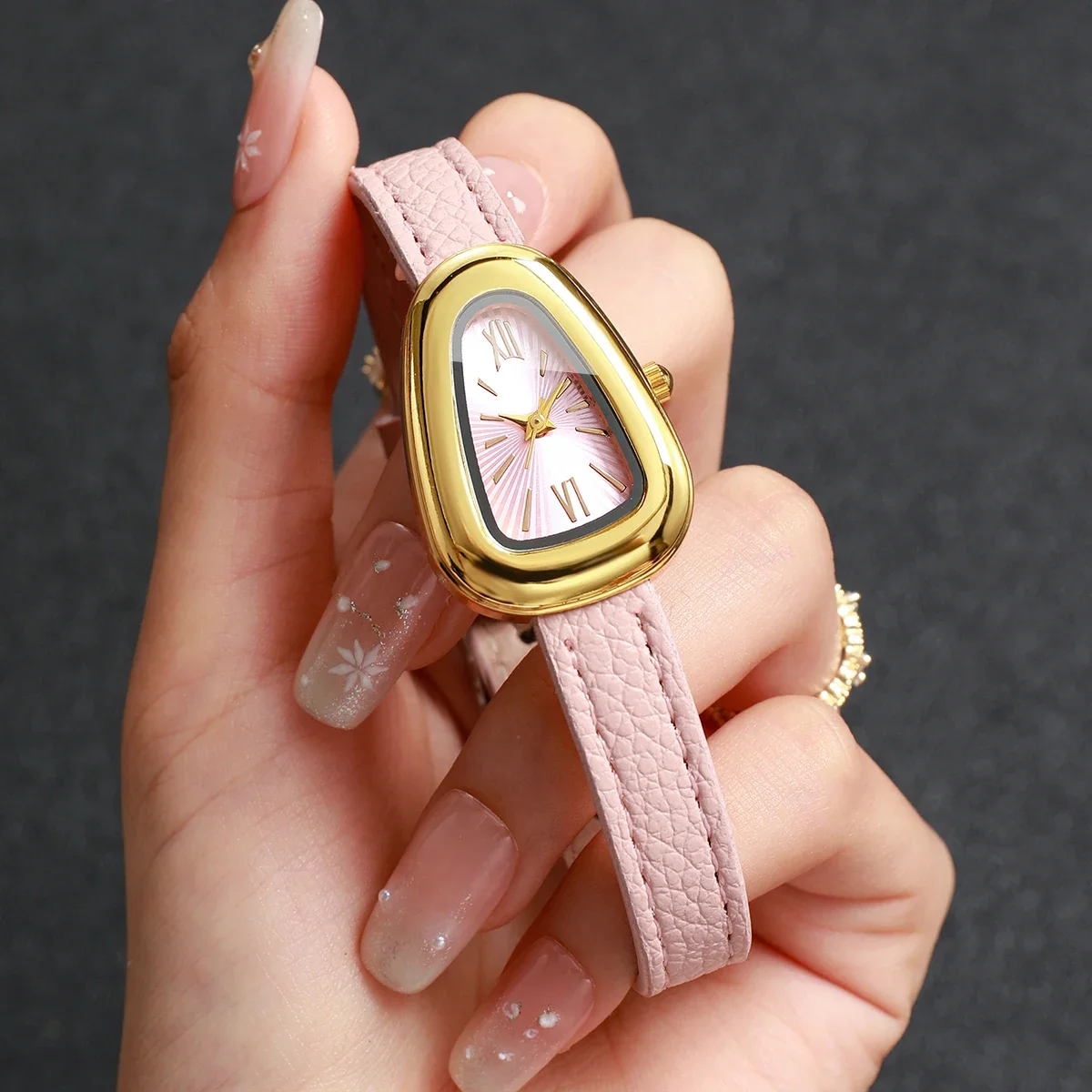 Fashion Irregular Women Watches Elegant Roma Dial Leather Strap Ladies Wristwatch Relogio FemininoWithout Box