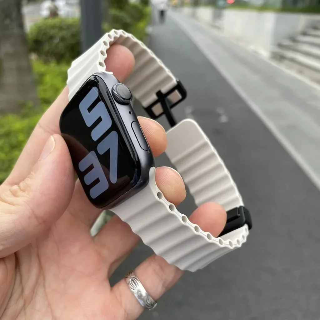 Magnetic Buckle Strap For Apple Watch 46mm 49mm 45mm 44mm 40mm 41 38 42mm Silicone Bracelet iWatch Series Ultra 10 9 8 7 se 6 5