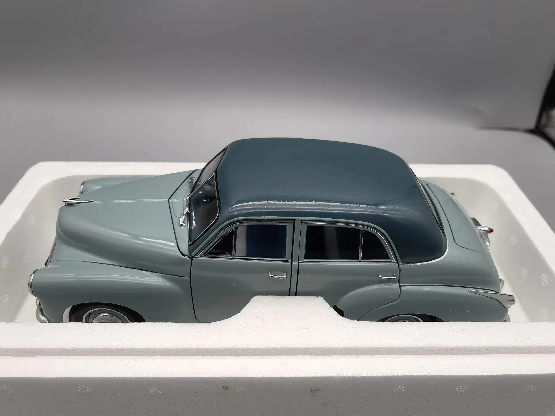 

Autoart 1:18 FJ SEDAN (BLUEBIRD BLUE/SKIPPER BLUE) Simulation Limited Edition All Open Alloy Metal Static Car Model Toy Gift