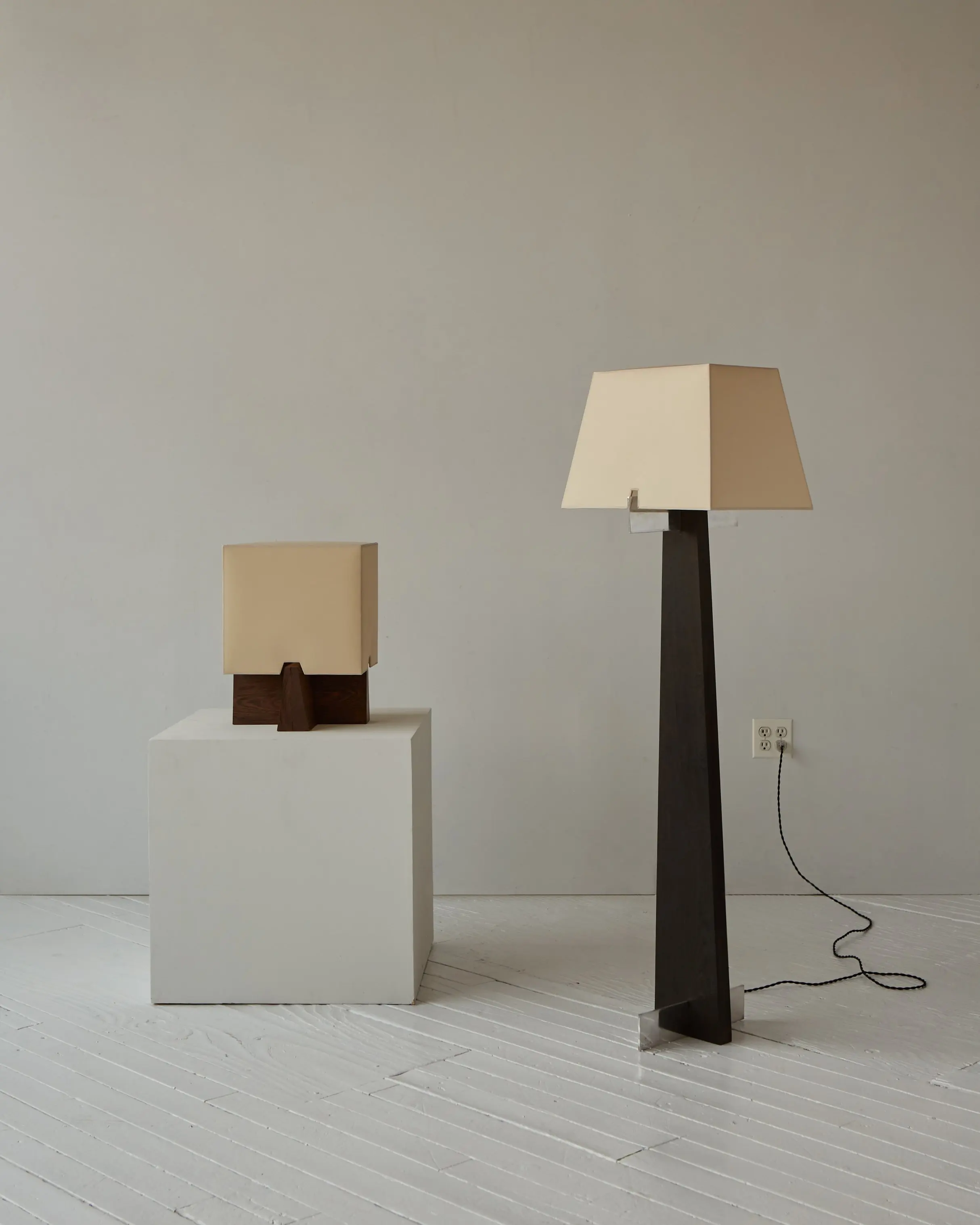 High-end Atmosphere Modern Chinese Twisted Geometric Living Room Floor Lamp Bedroom] Bedside Creative Metal Corner Lamps