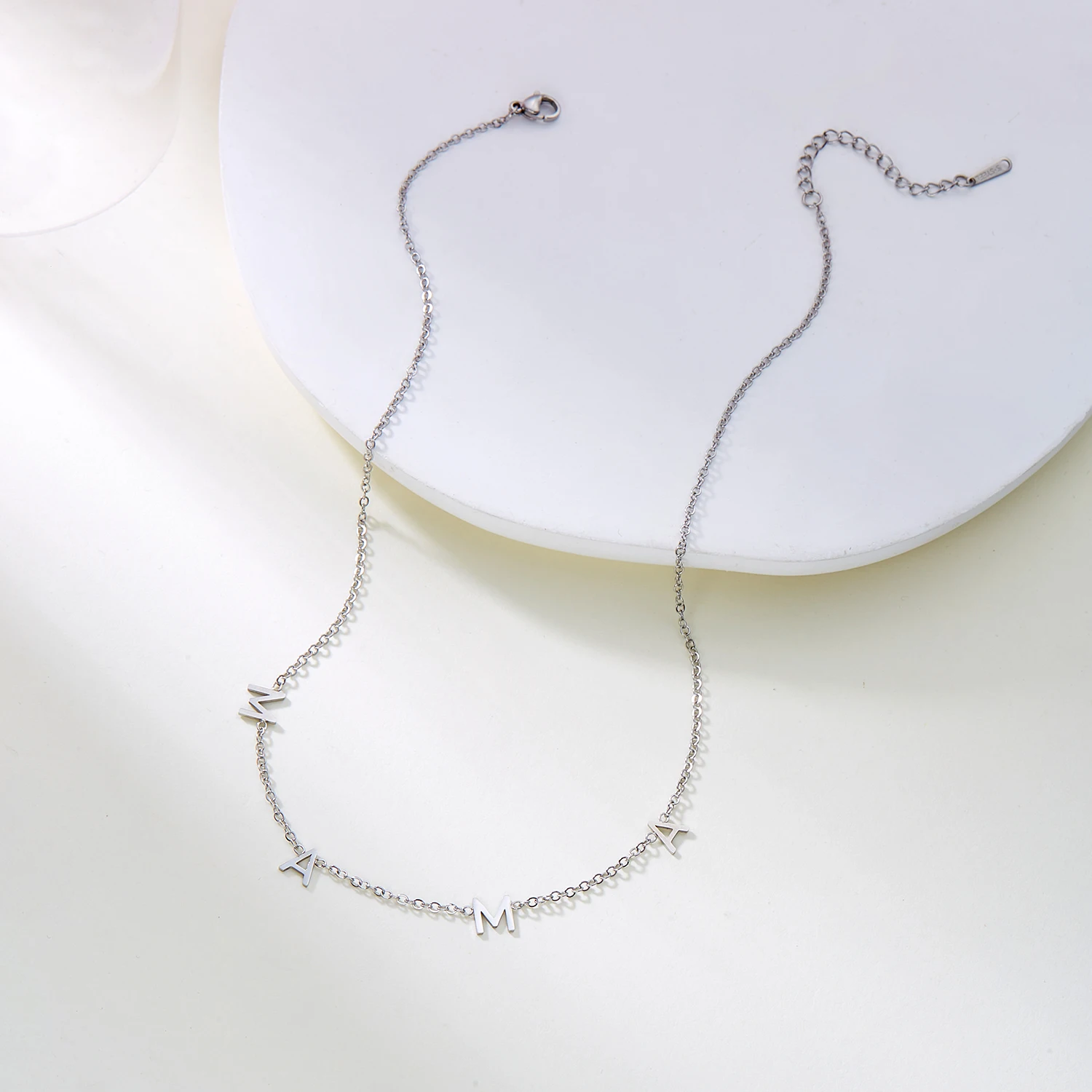 Halskette mit Mama-Buchstaben-Anhänger aus Edelstahl, schlicht, modisch, goldfarben, Schlüsselbein-Halsband für Frauen, perfektes Geschenk zum Muttertag – Detail 14