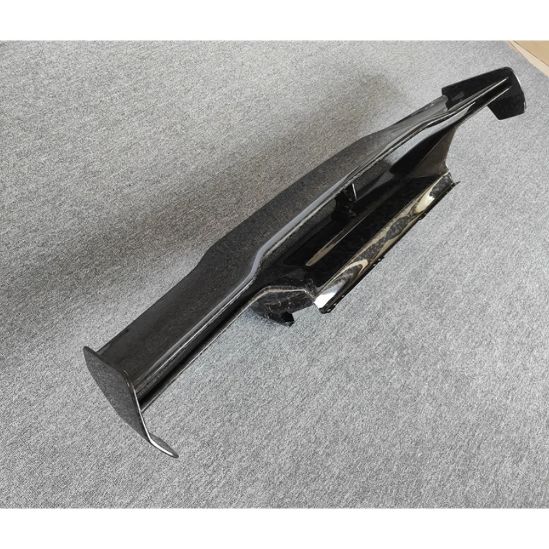 

Suitable for 2014-2018 Lamborghini Huracan LP580 LP610 LP640 EVO modified body kit V style forged carbon fiber rear spoiler