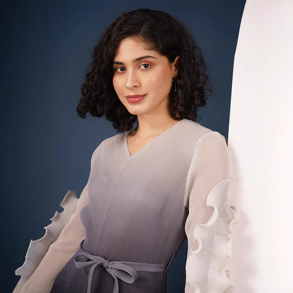 New Plus Size Miyake Fungus Edge Pleated Dress for Women Stylish A-line Slim Long Dress V-Neck Gradient Light Luxury Party Dress