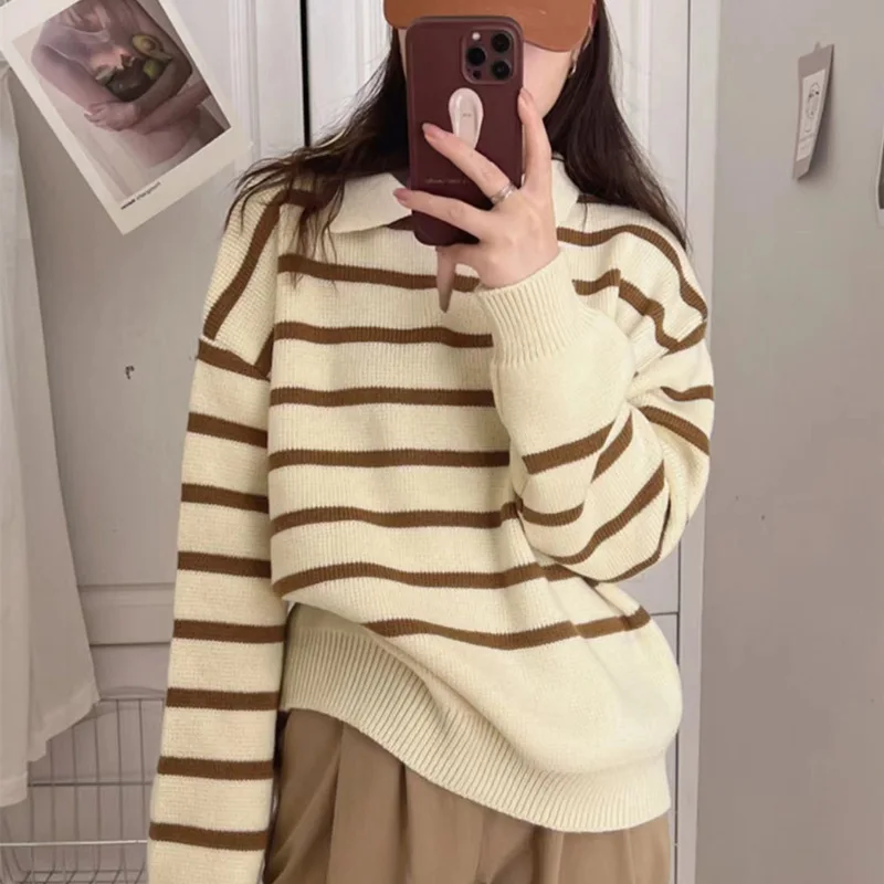 

2025 Autumn and Winter Retro Contrasting Striped and Versatile Long Sleeved Knitted Sweater