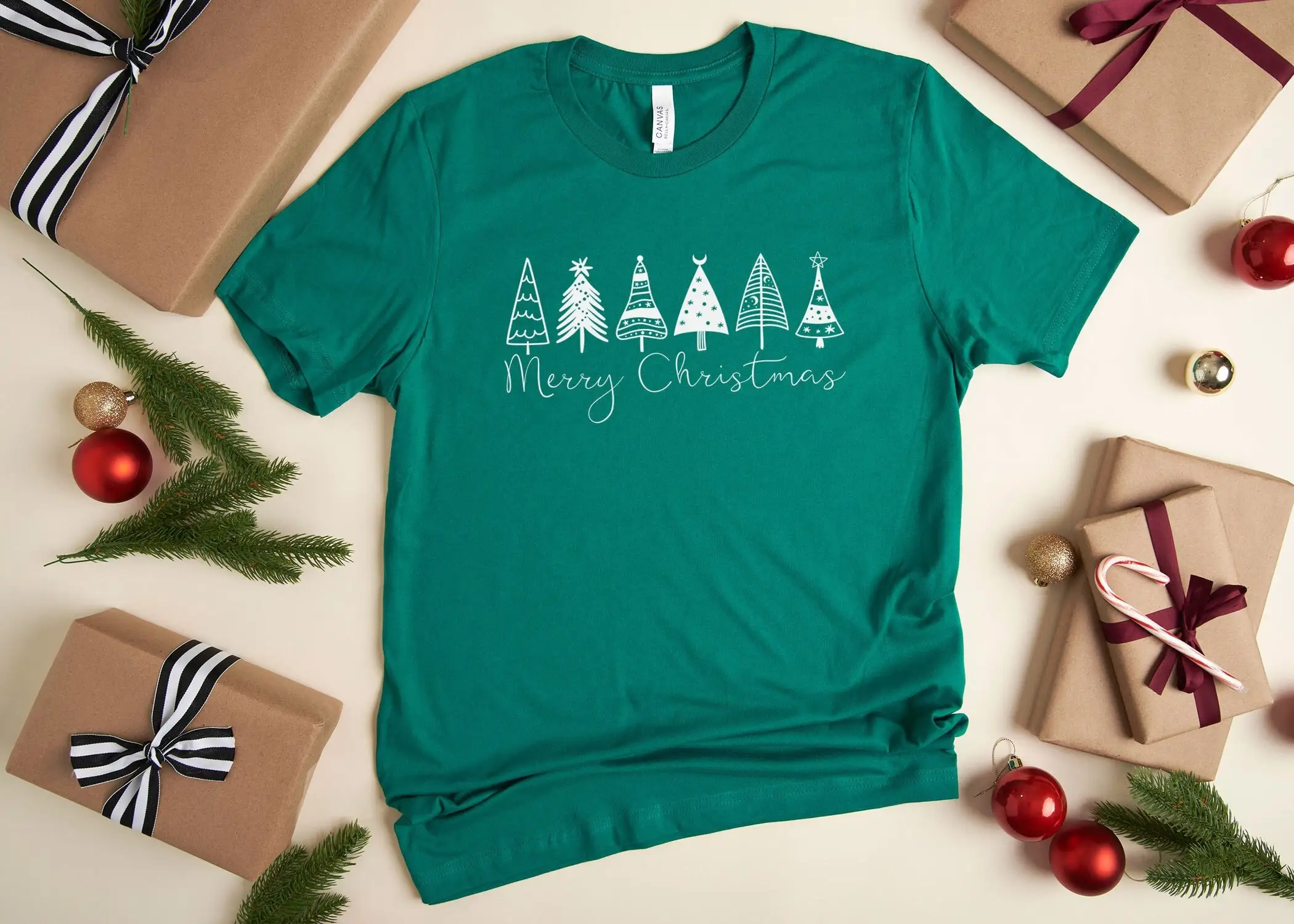 

Женская футболка с надписью "Merry Christmas"