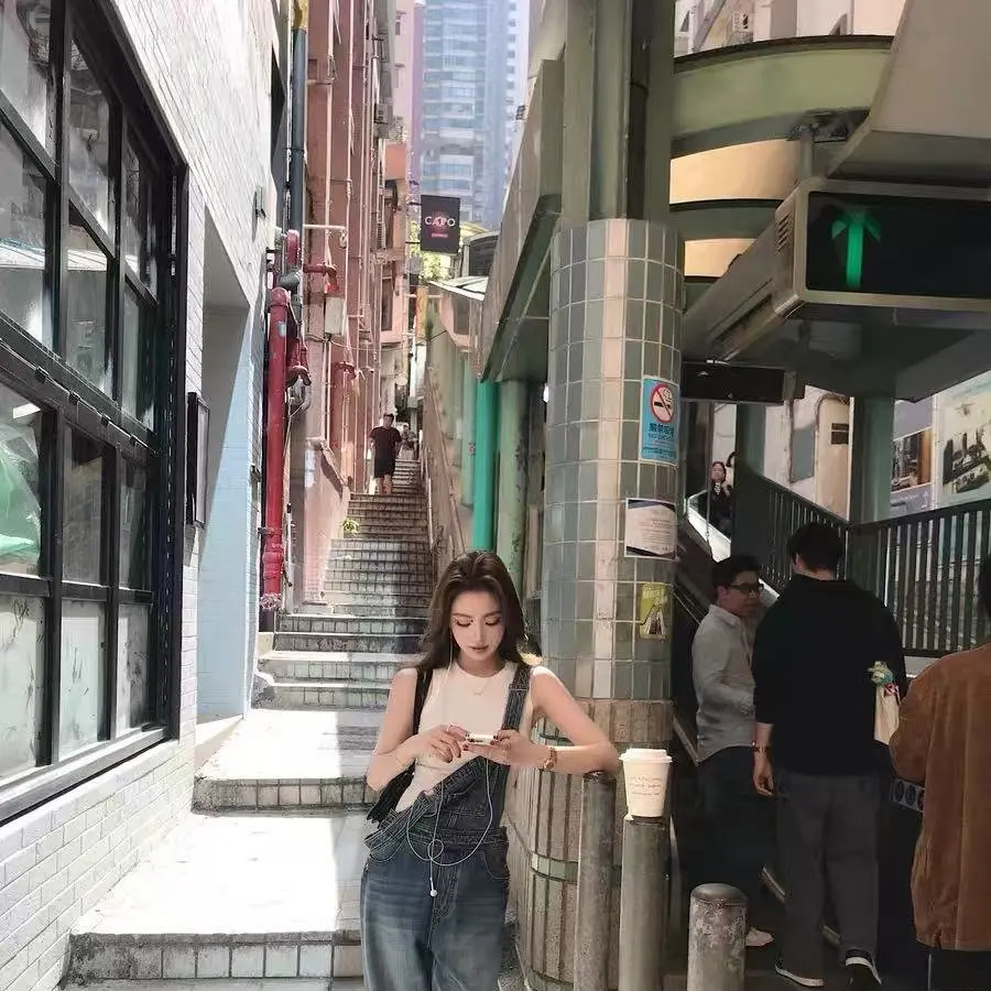 

Fashionable Hong Kong Style Denim Overalls Streetwear for Rich Girls High Waist Loose Fit Blue Cotton And Recycled Fibers