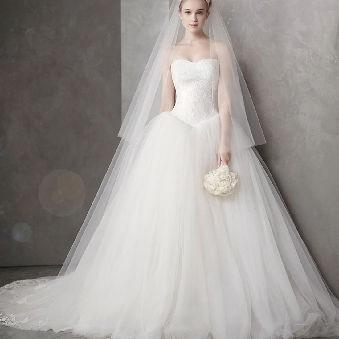 

Elegant Tulle Sweetheart Sweep Train Wedding Dress A-line Bridal Gown