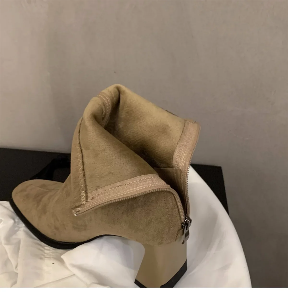 Quadratische Spitze Sexy Wildleder Casual Arbeitsstiefel für den Winter Bequeme Reißverschluss-Bankett-Elegante High Heels Damenstiefel – Detail 13