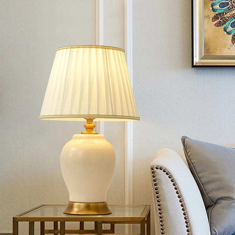 

Современные керамические настольные лампы в американском стиле для гостиной, спальни, прикроватный кабинет, отель, тканевый абажур, декоративные настольные светильники