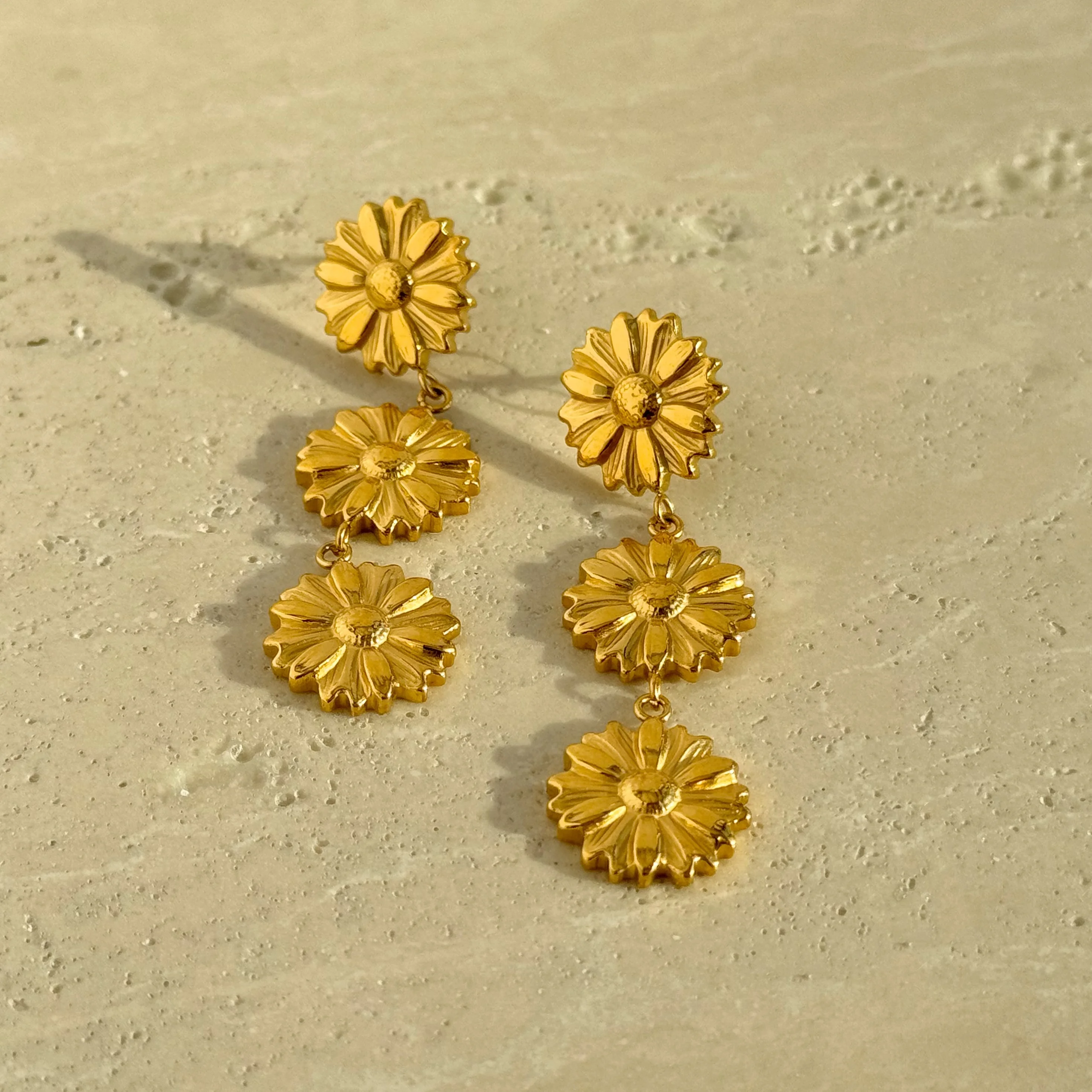 DASEIN 18k Gold Plated Vintage Medieval Daisy Rural Style Sunflower Earrings Hypoallergenic Stainless Steel High Quality Jewelry