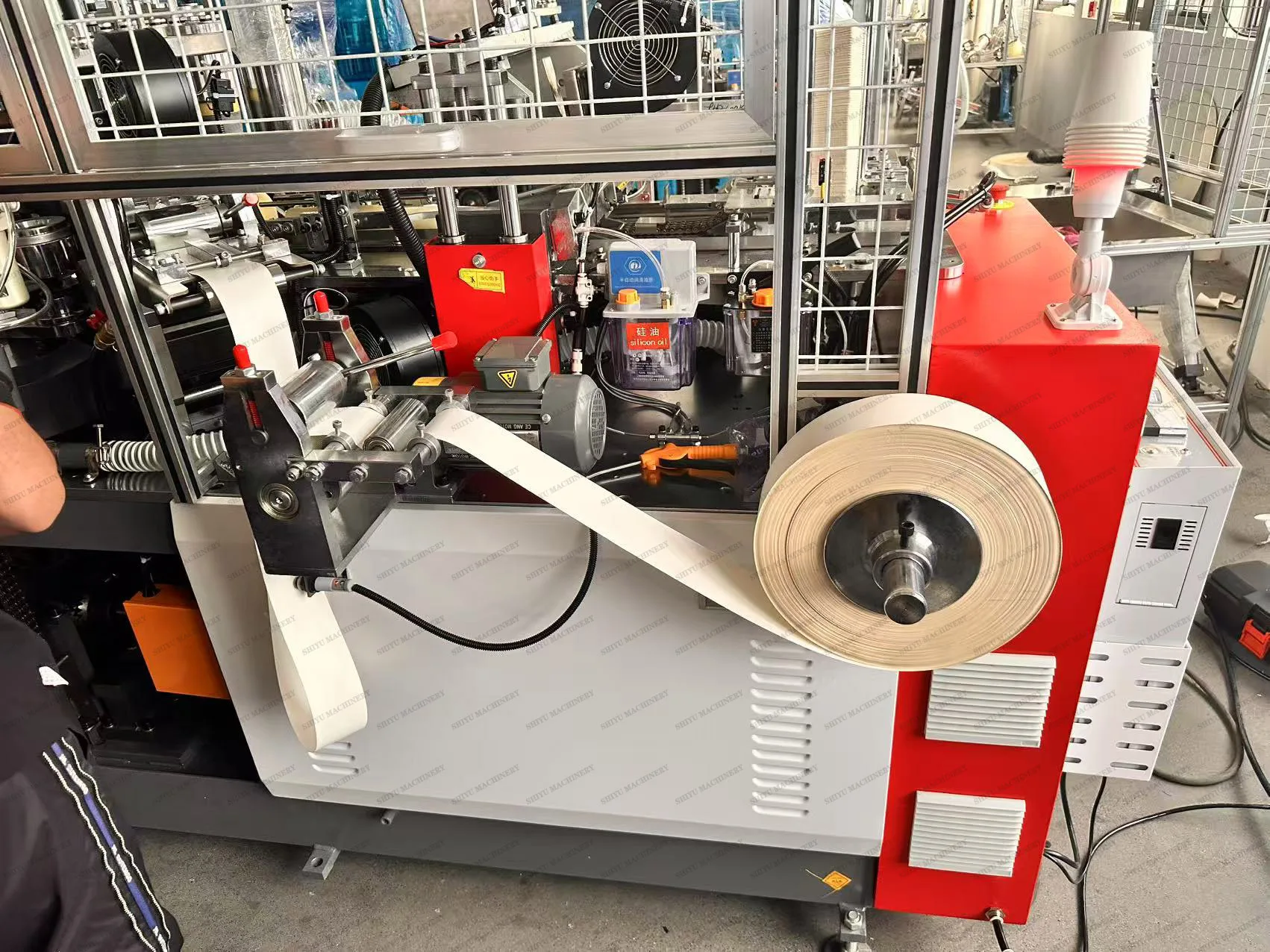 Copo de papel totalmente automático que faz a máquina Copo de café de papel Máquina descartável para fazer copos de leite Máquina para fazer copos de sopa