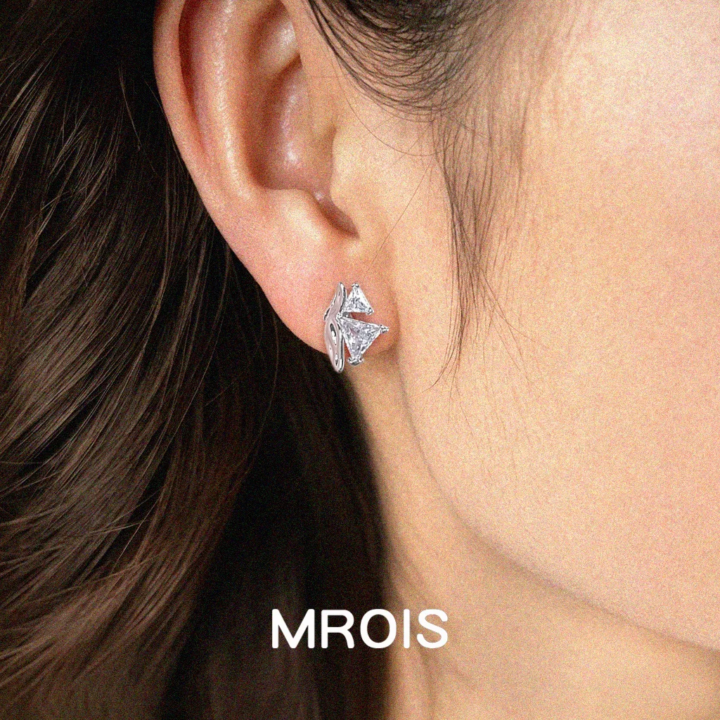 Original thick-plated real gold super flash triangular zircon butterfly stud earrings, fashionable niche cold wind, high-end lig