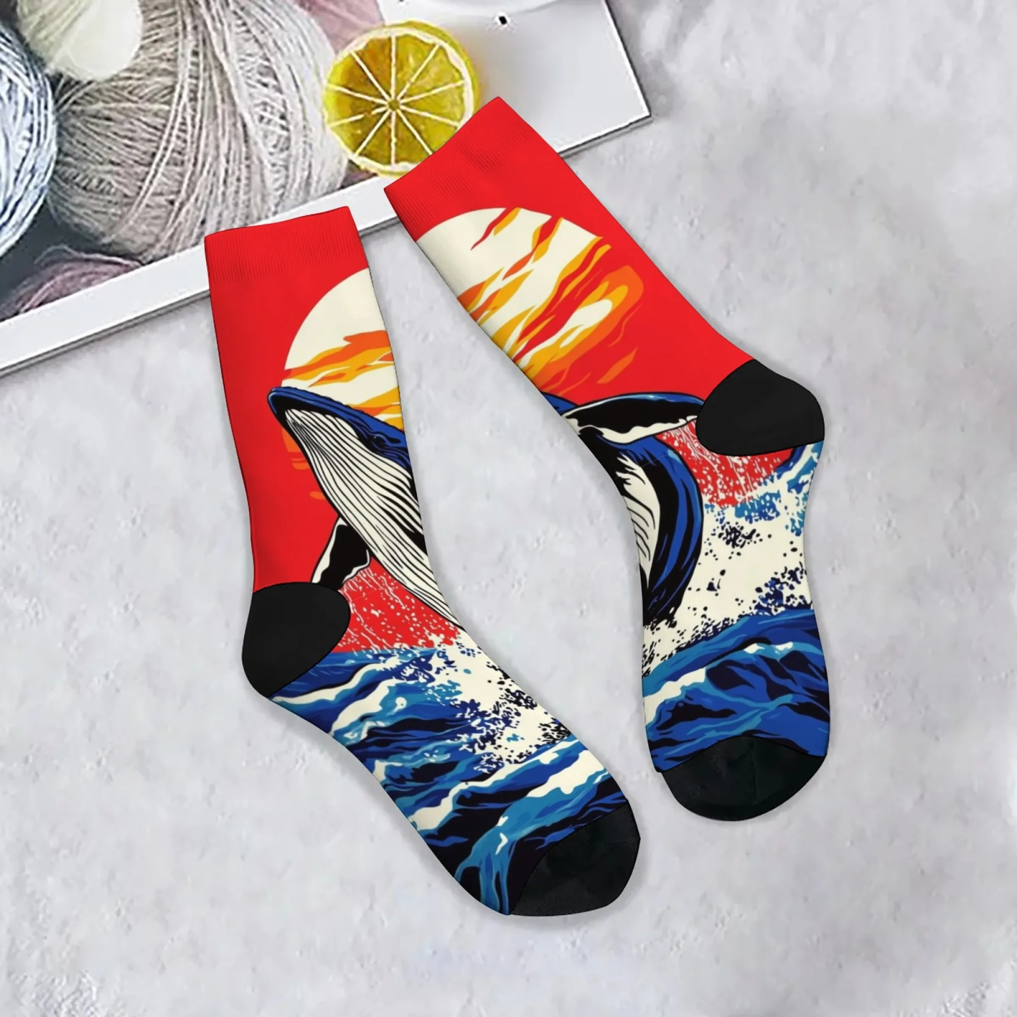 Ozean-Thema, mittelhohe Crew-Socken, künstlerische Wal, springende Welle, rote Sonne, Aufdruck, Natur, trendige Unisex, tägliche Party, passende Socken